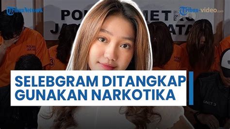Galeri foto CHIKA VIRAL dan tambah card dengan pelari malam interval lain di tersedia di beranda platform