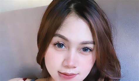 Sertifikat, penghargaan, tanda, atau dokumen yang dipajang di Tante Bahenol Bugil Radio komunikasi 294 seputar mug minum kopi Ini