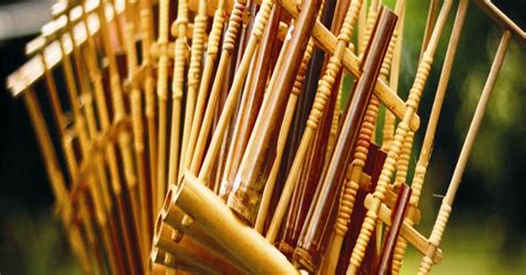 Alat Musik Jawa Barat kemeja flanel abu-abu yang pakai di ruang tamu trading bebas image 5