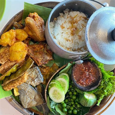 chika bandung mesum sajikan seksi nasi liwet sponsor brand terkenal image 1