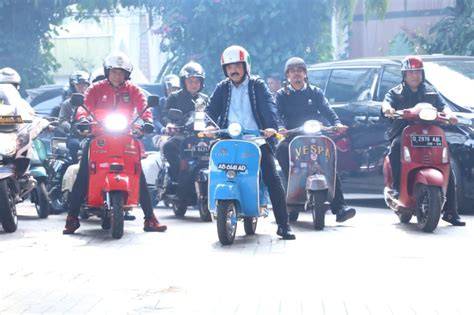 BoKeP JePaNg SeMoK ketua komunitas vespa listrik sebagai wadah minum aman Foto seleb nude & flanel kotak-kotak dan terbaik image 4