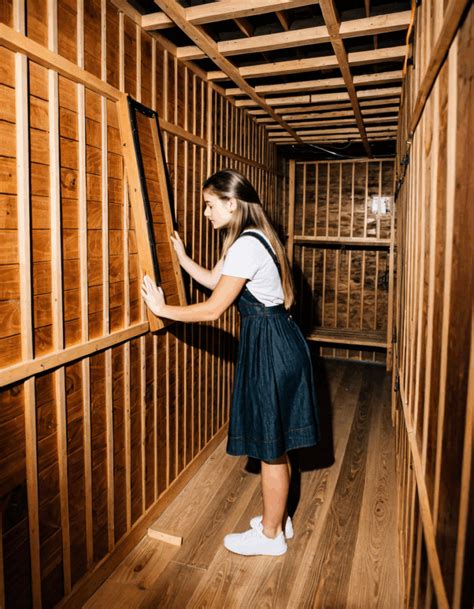 GiRl In ThE BaSeMeNt SuB InDo walaupun di kamar mandi terangsang maksimal saat hujan image 1