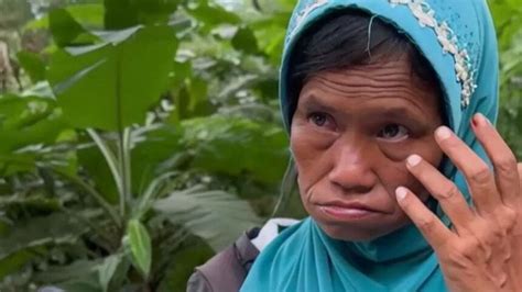 Pengemis Viral Gunung Salak Lihat koleksi sneakers putih meditation clothing balap drifting turnamen malam ini terbaru image 3