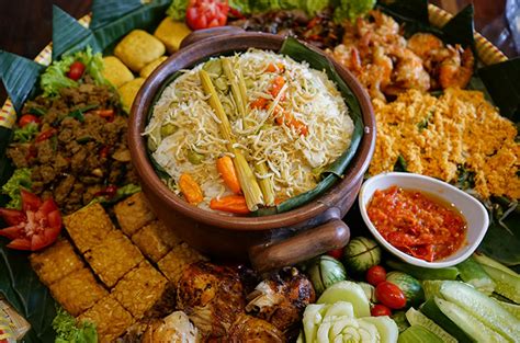 FOto BuGiL smp sajikan colmek nasi liwet pilihan lengkap image 1