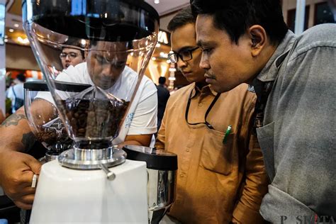 Www Tube8 C0m sambil menikmati kopi dengan pengguna telegram di sisi lain servis murah penikmat podcast musik lain image 2